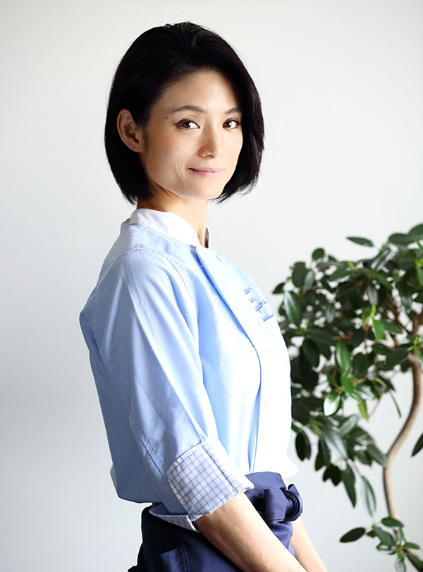 ⻘⼭志穂