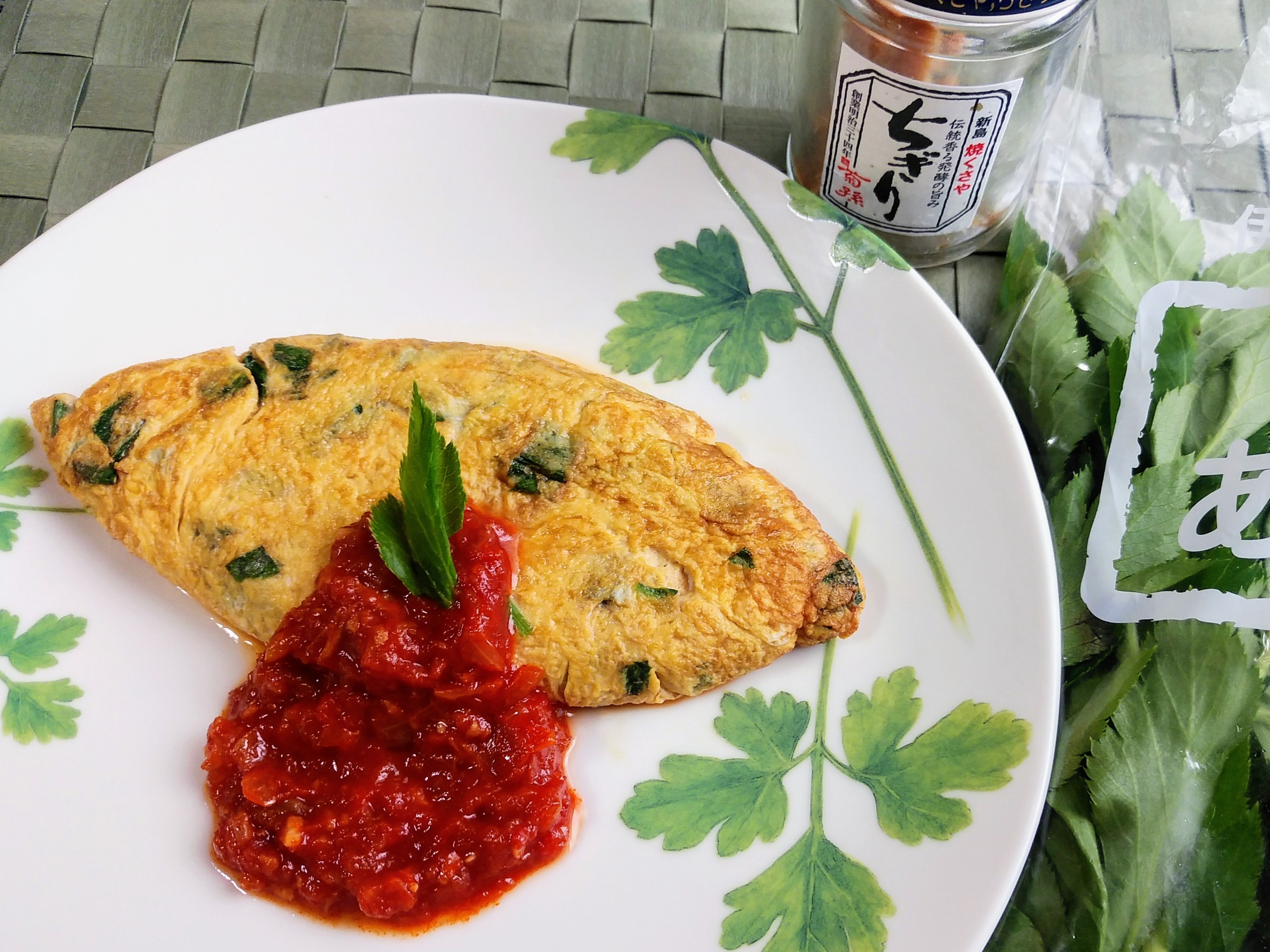 あしたばオムレツ・くさやトマトソース