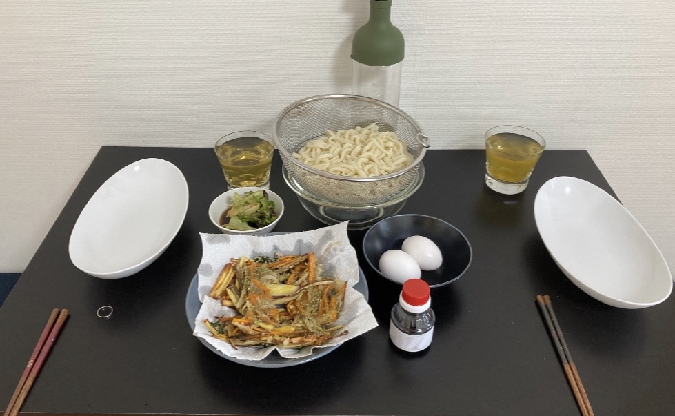 明日葉と玉ねぎと人参とサツマイモとごぼうのかき揚げうどん