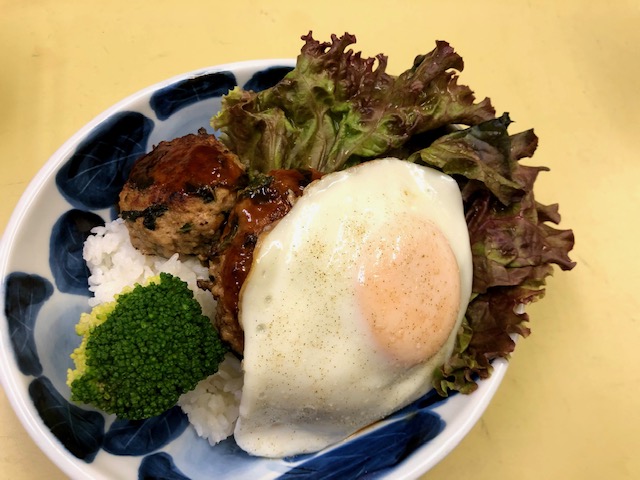 明日バーグのロコモコ